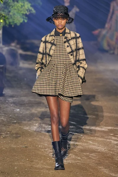 Look 46